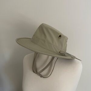 Tilley LT5 Hat Size 7 3/8 (59 cm)